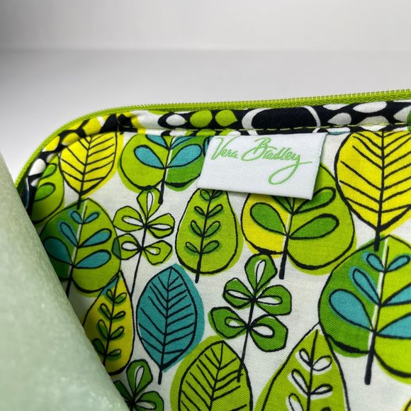 Vera Bradley quilted “Limes Up” retired pattern 2 side zip 8.5x10.5” iPad cover - Picture 5 of 7